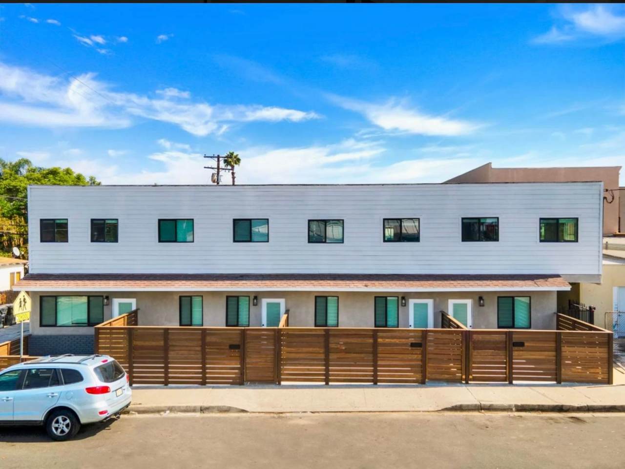 Beautiful Renovated 2 Bed/1 Bath Unit