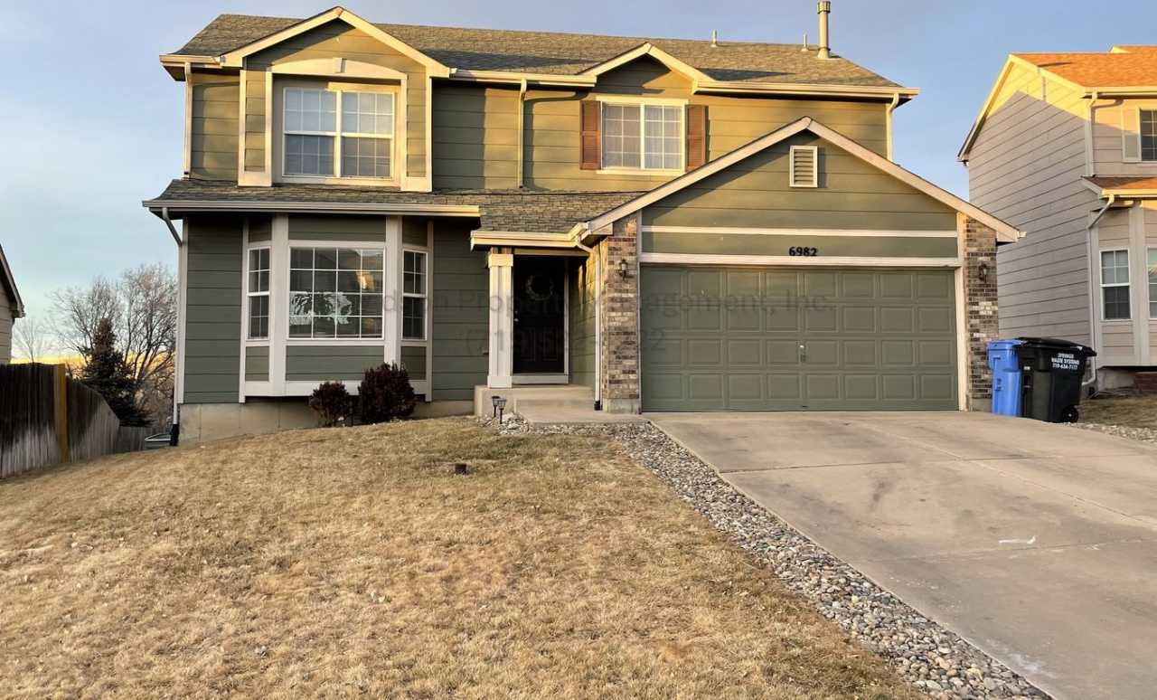 Gorgeous 4 Bedroom Home in Widefield/Fountain Area