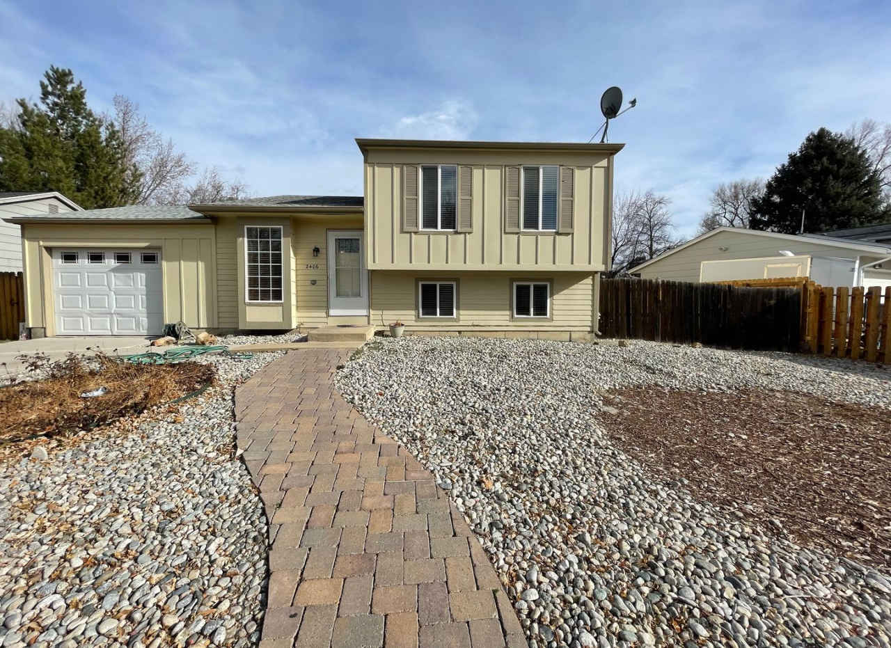 Cozy home 4 bedroom, 2 bath Longmont home! Ready for Move in!