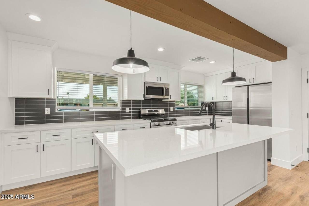 3016 E TURNEY Avenue