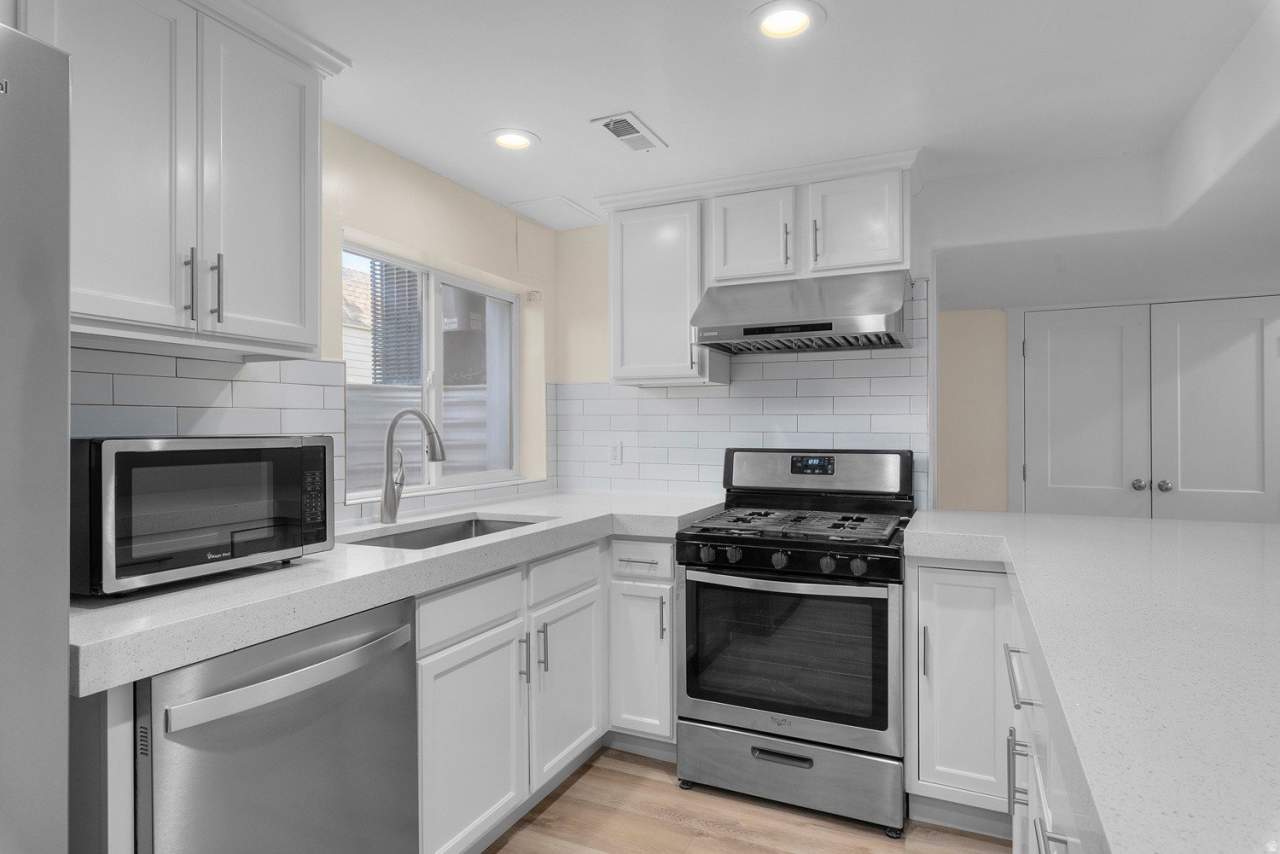 10454 S GOLDEN WILLOW Dr