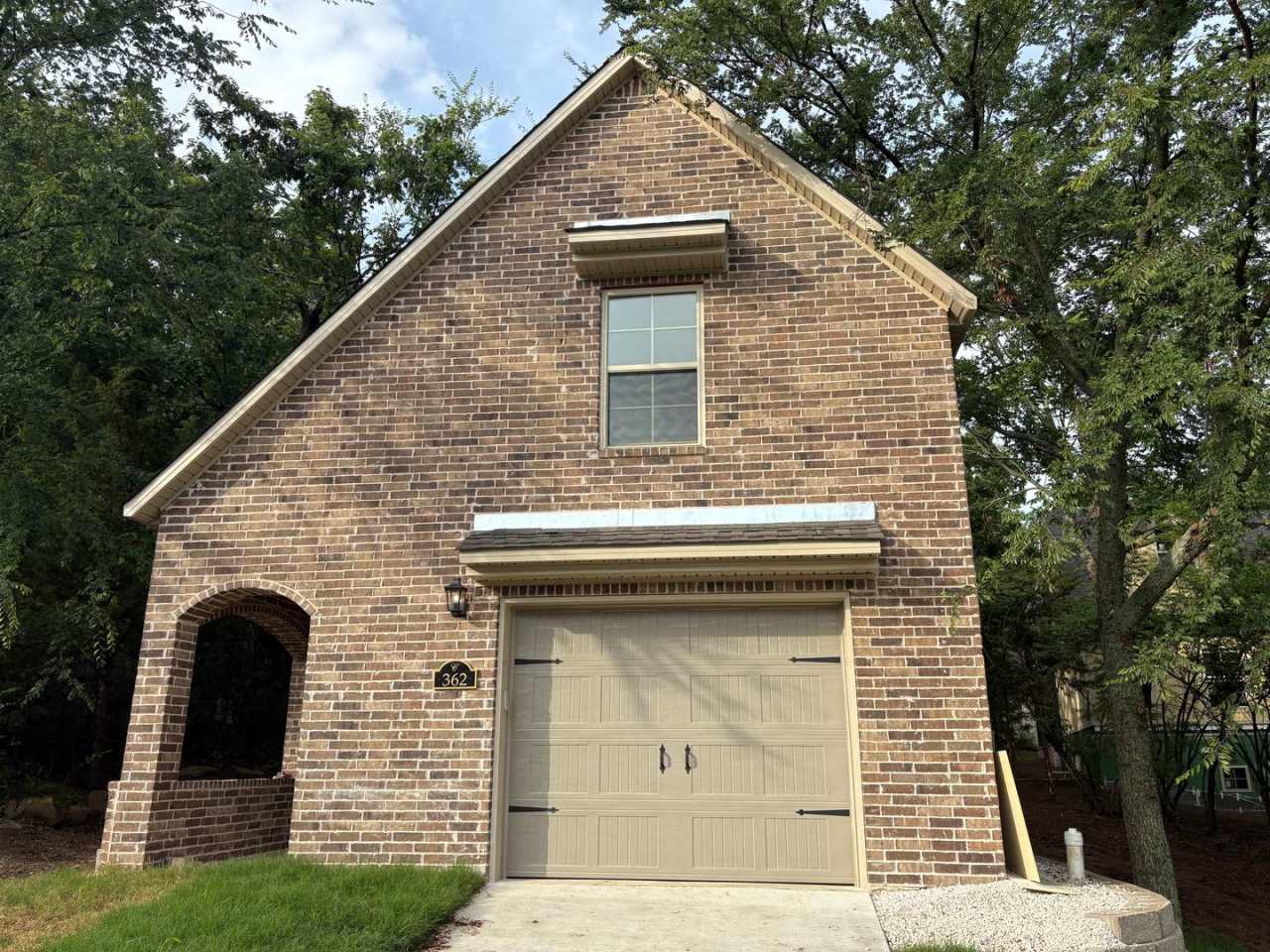 2bd/2ba House with large Garage!