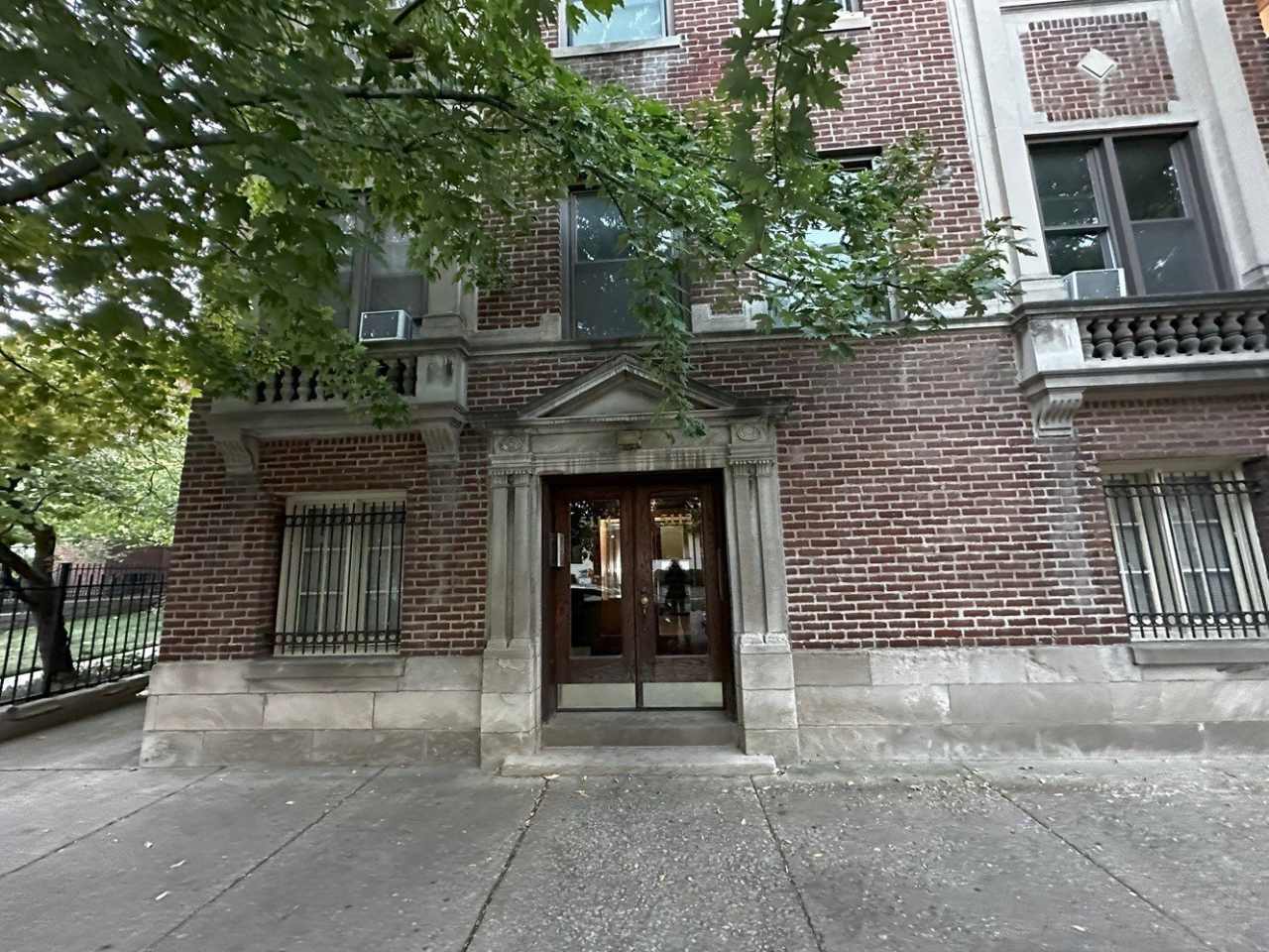 5114 S Woodlawn Avenue