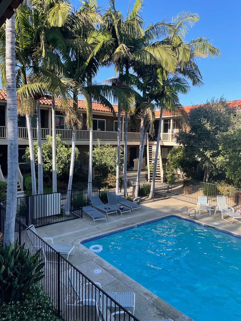 *MOVE IN SPECIAL: DEPOSIT MOVE IN* Spacious 1 Bedroom/ 1 Bathroom Condo