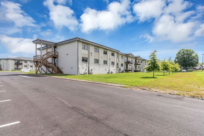 550 B East Bledsoe Street