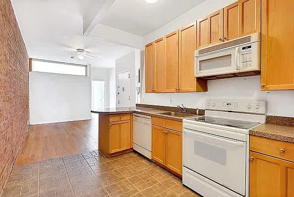 449 W 48th St Apt 3E