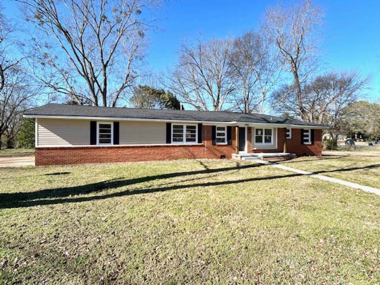 Coming Soon-2/5/26!- Charming 3- bedroom home with a move in special!