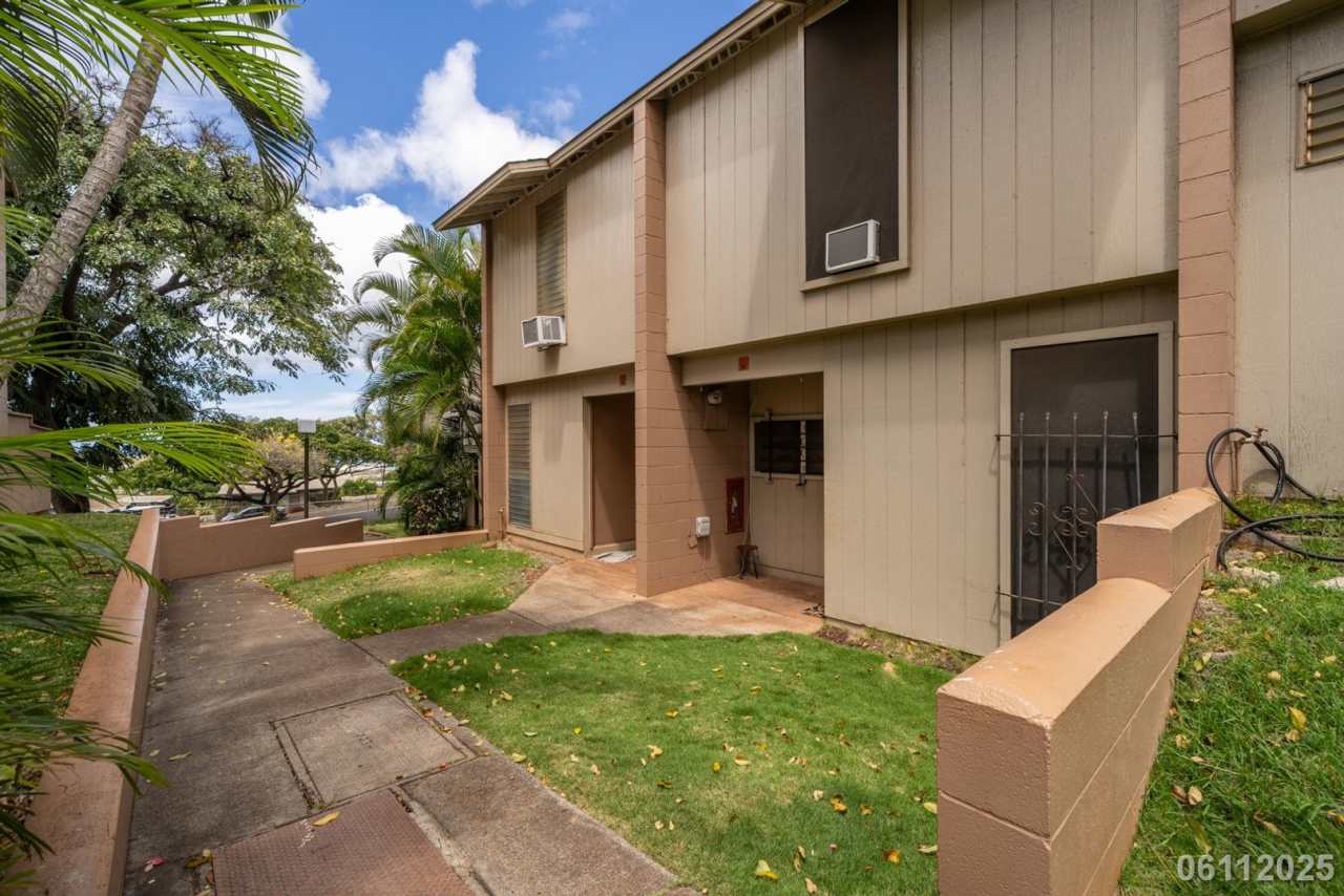 (2bd / 1ba / 1 parking Condo in Makakilo Gardens 2, Kapolei)