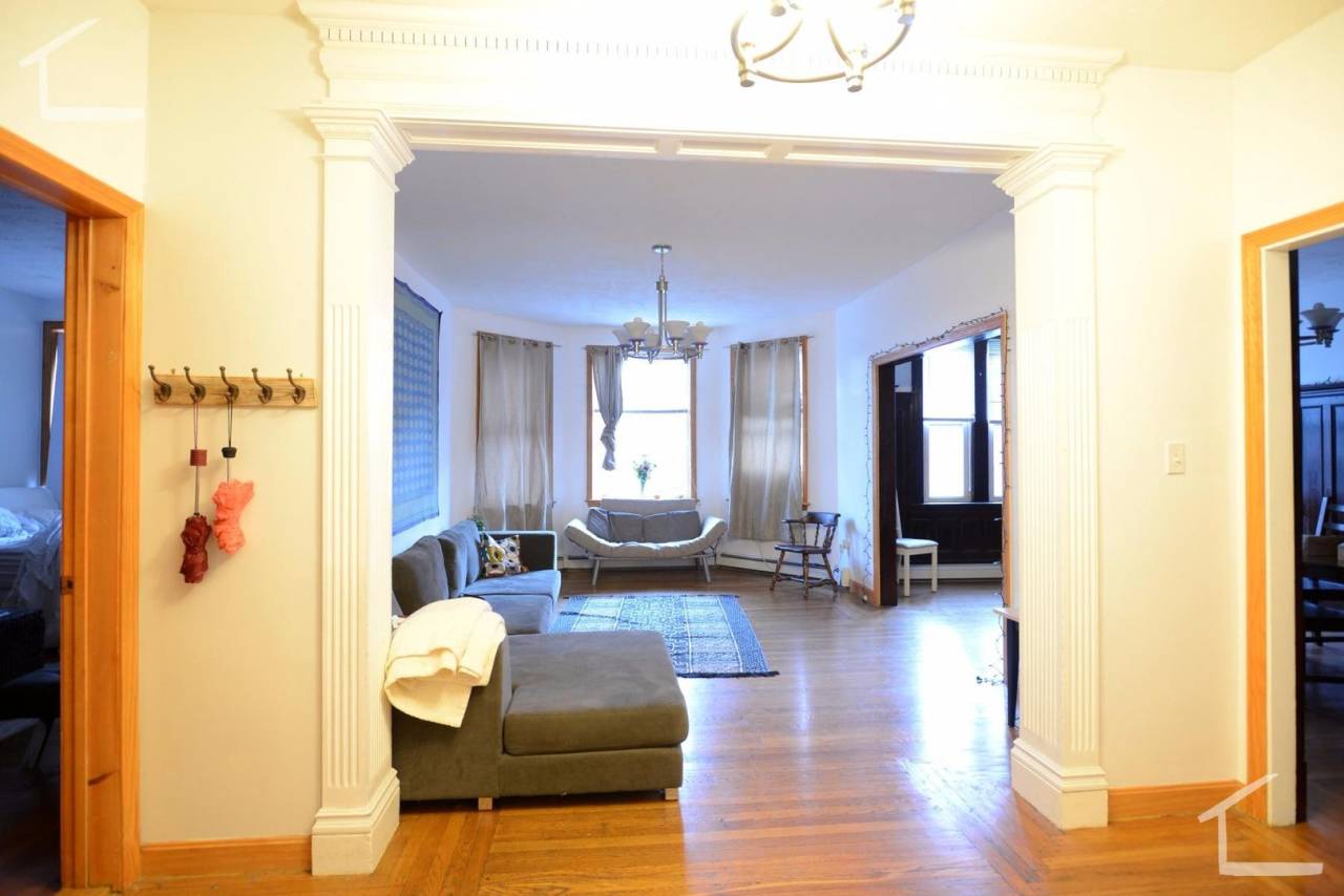 HOT BROOKLINE LISTING!!!