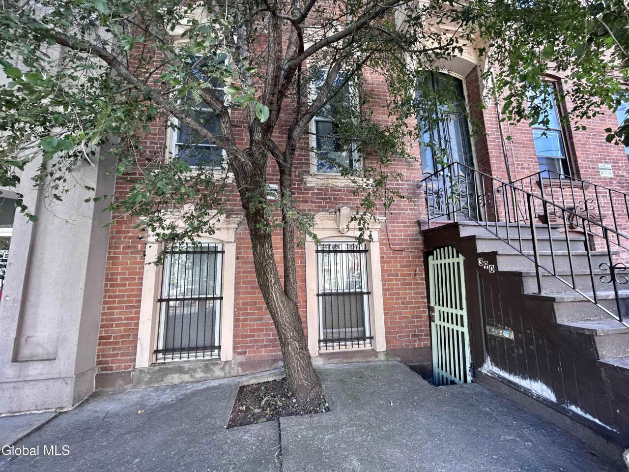 390 Clinton Ave unit: 1B