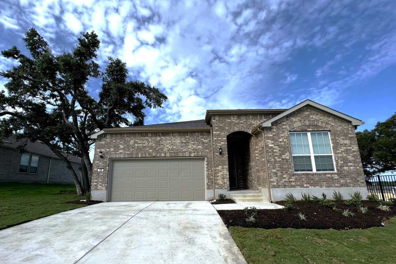 106 Middle Creek Rd-Unfurnished Sun City Rental Available 01/10/2026