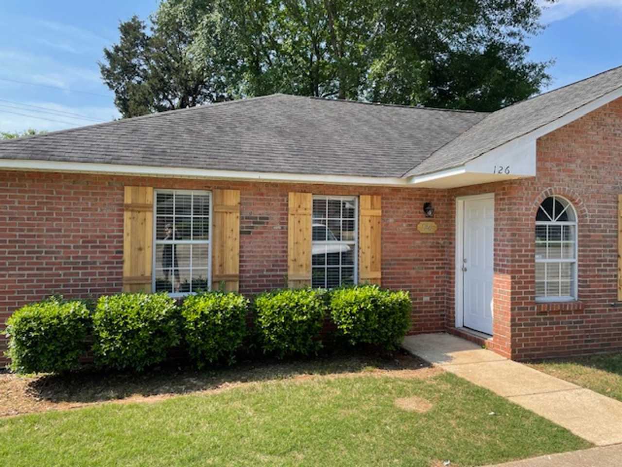 Updated 3 bedroom/2 bathroom duplex near campus!