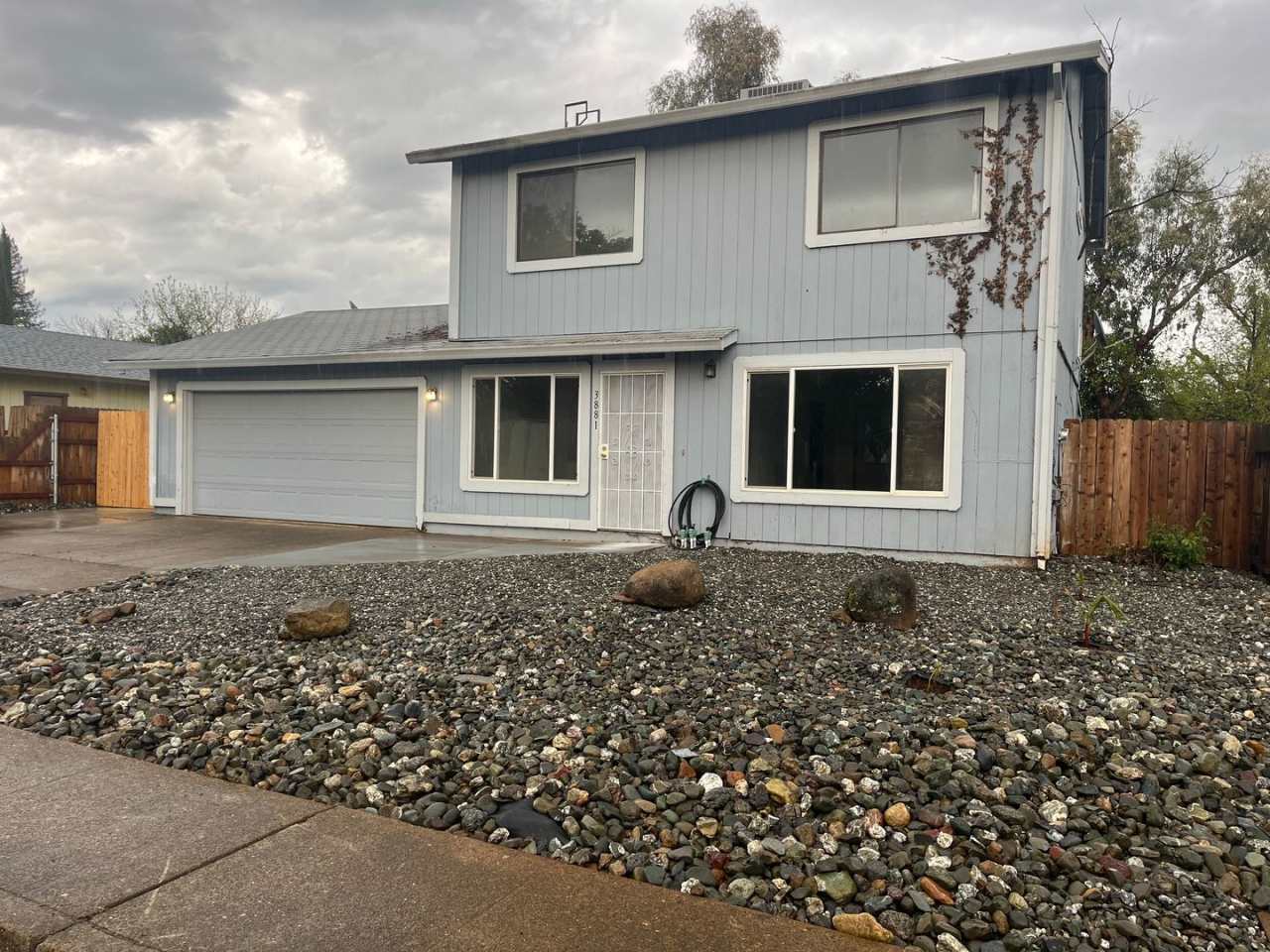3 bedroom, 2 bathroom home located in the desirable area of Redding