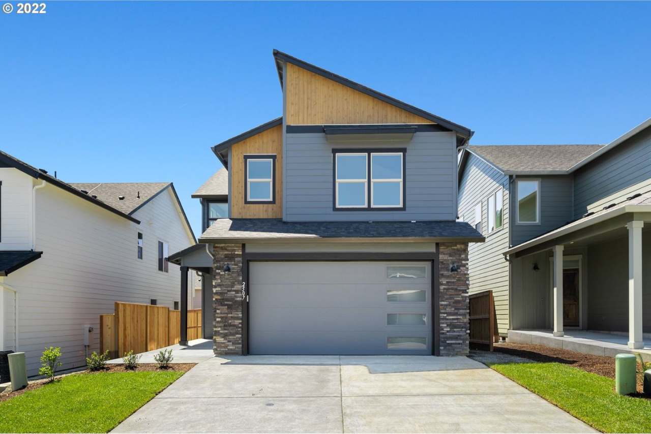 Modern 3 Bedroom, 2.5 Bathroom House in Ridgefield!