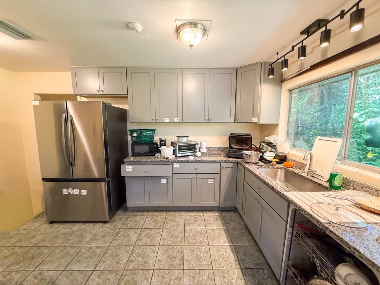 Large 9 Bedroom House In Walking Distance to Sorority Row