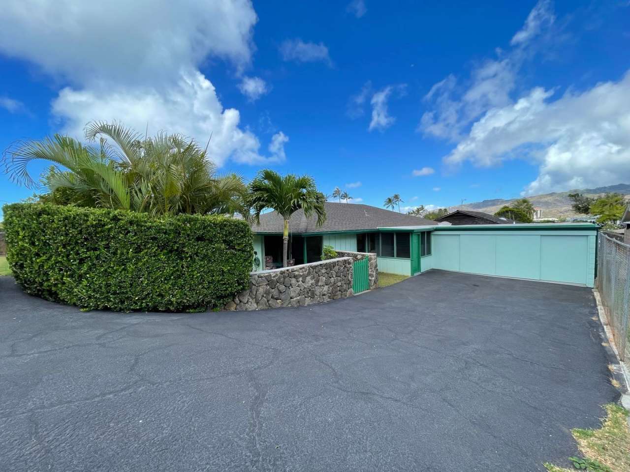 282 LUNALILO HOME RD.