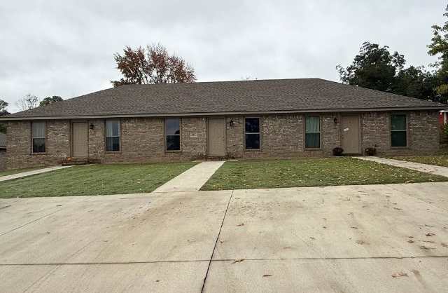 907 Thomas Street - B