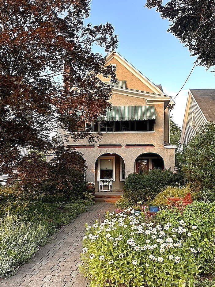 98 Whiting Lane