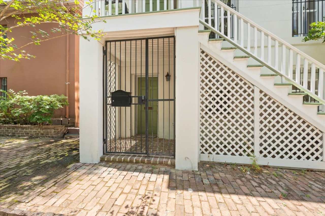 Adorable 1 bedroom apartment. Ground floor with private patio