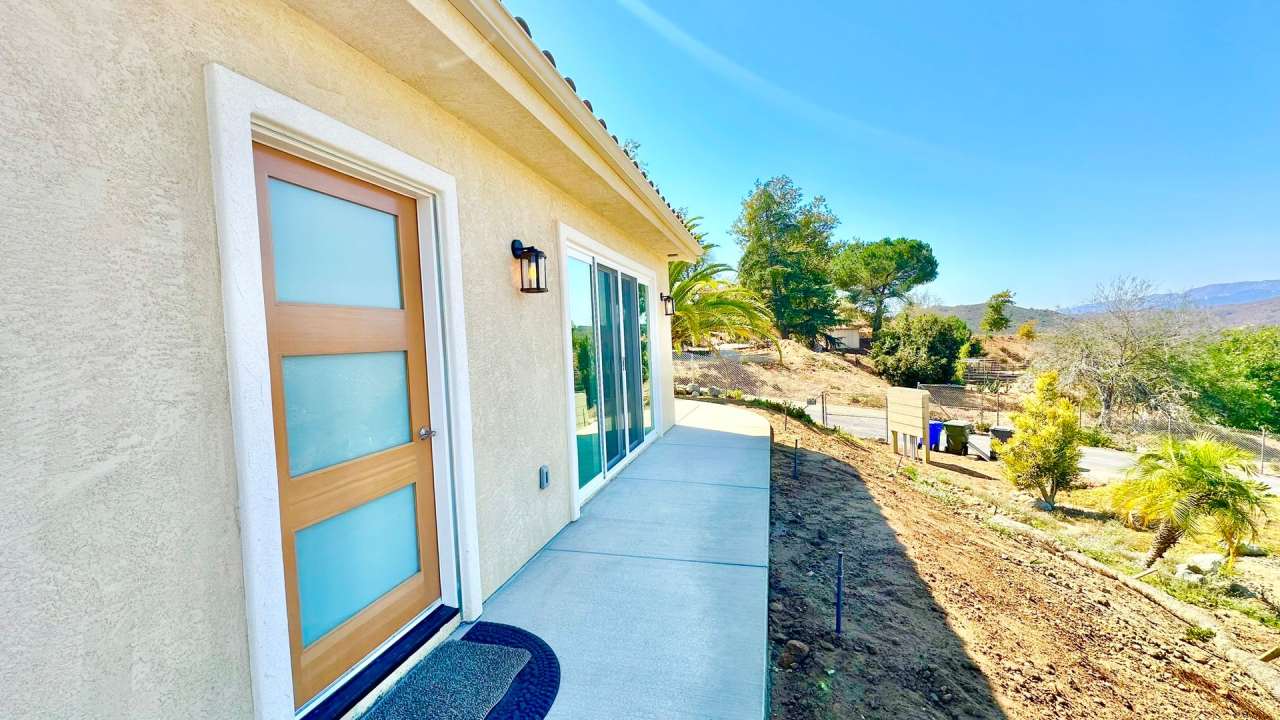 Beautiful Newer Custom-Construction ADU Guest Home on Private Property in Fallbrook  Lovely Neighborhood Area!