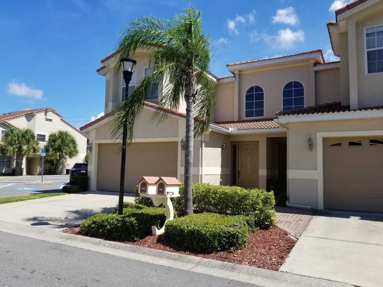 Stunning End-Unit Townhome with Boat Slip Option in Highly-Desirable Tampa Location!