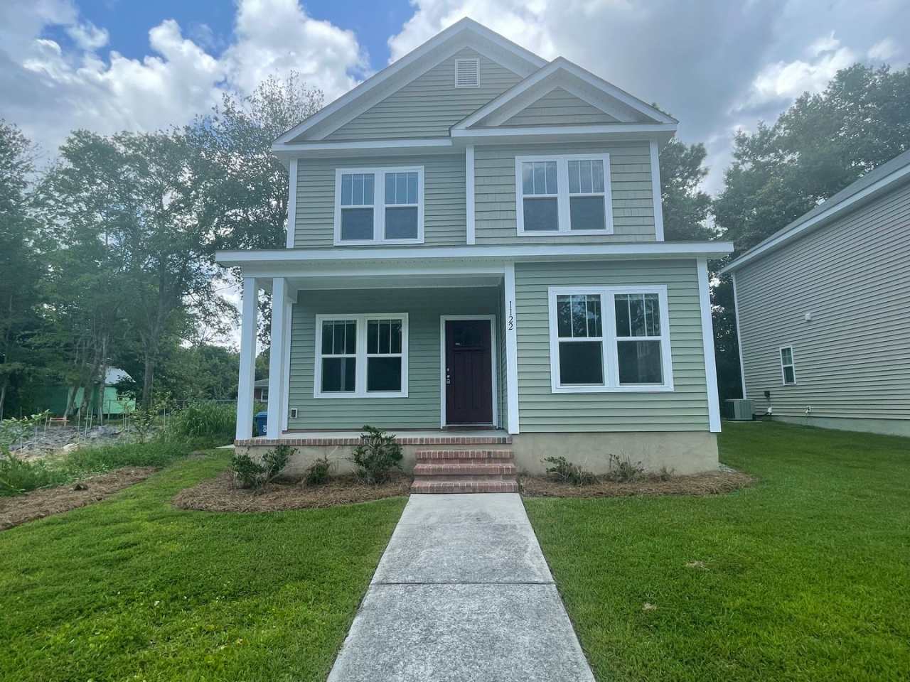 1122 Greenwood Ave Welcomes Students