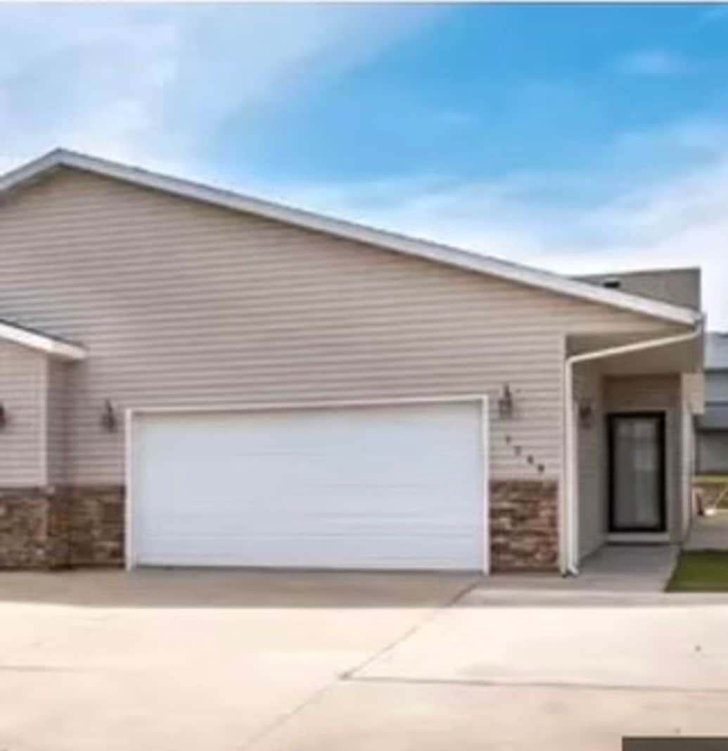 Lovely Townhouse in Great Location