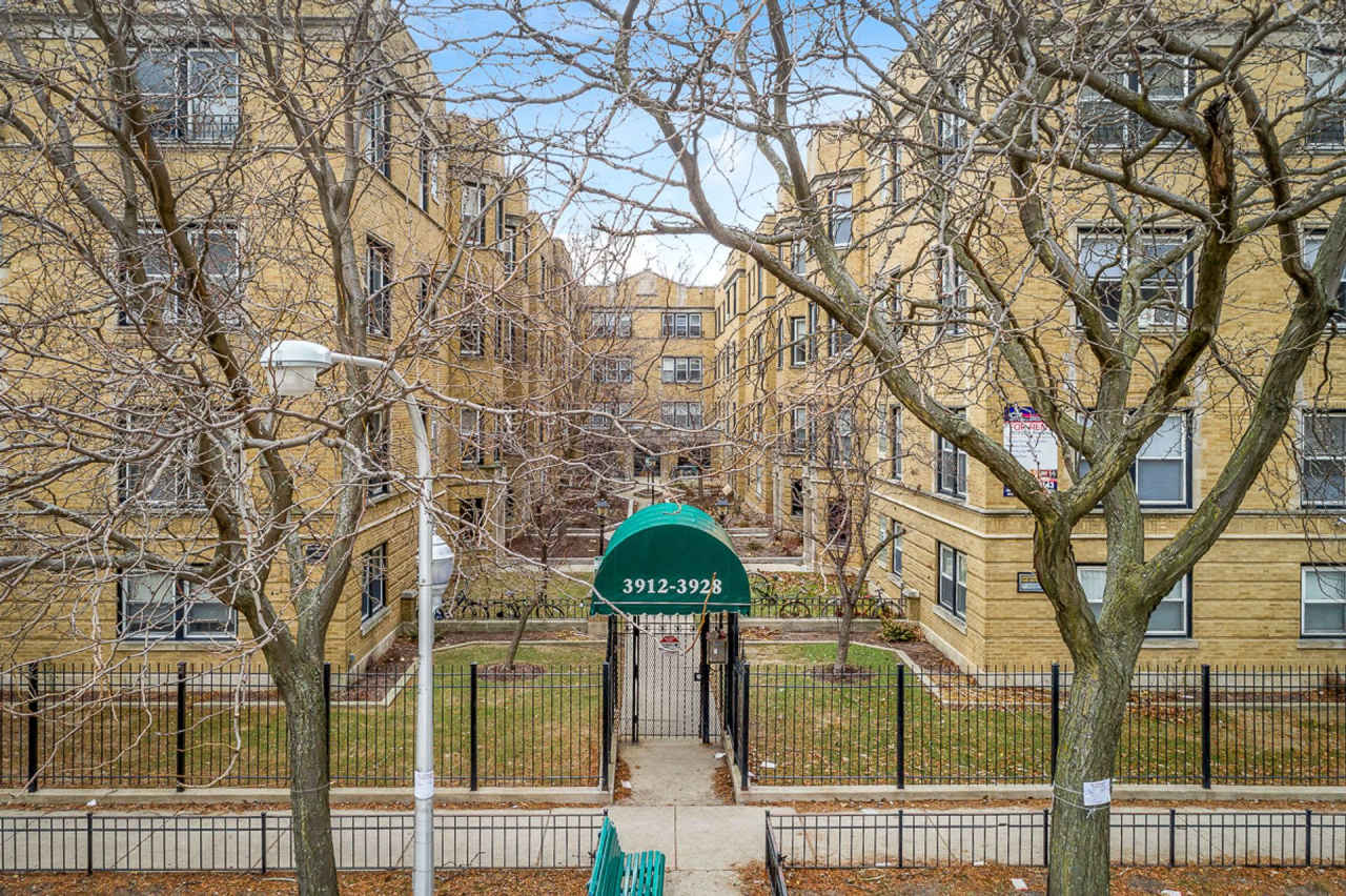 3912-28 N Pine Grove