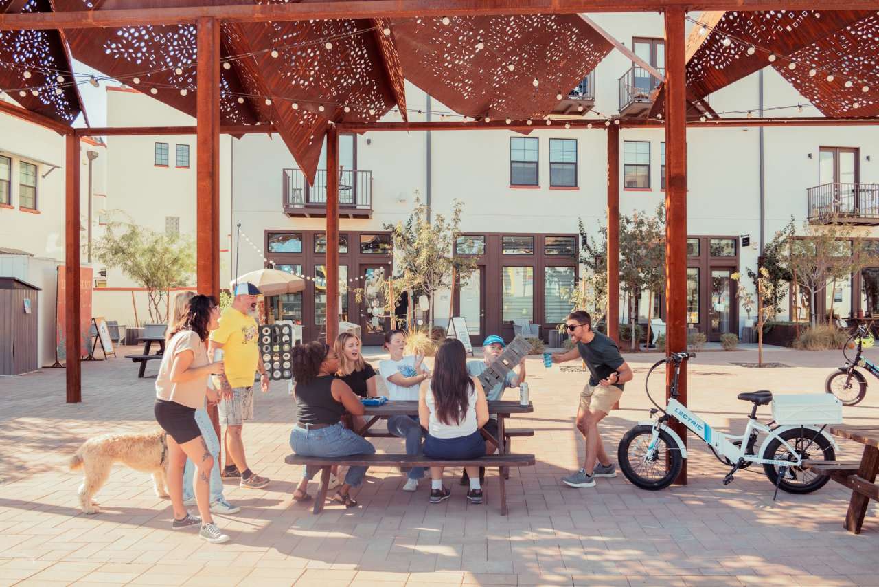 La Paloma Apartments