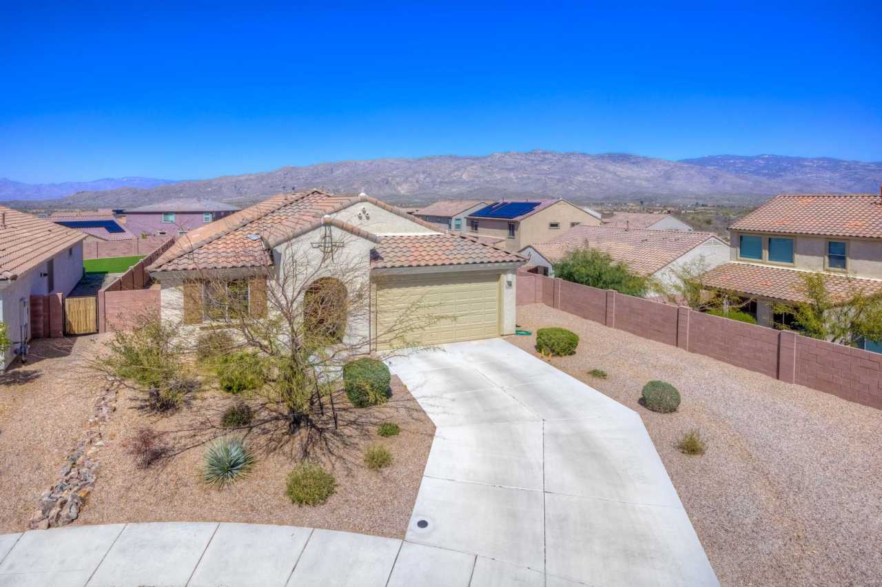 Newer 3 Bedroom Home with Den in Rocking K with Mountain Views