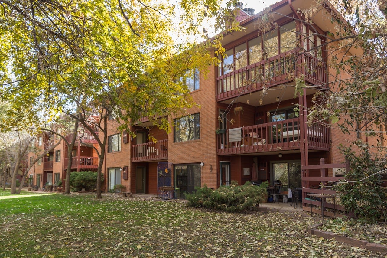 AVAILABLE IMMEDIATELY OR PRELEASE! Charming First Floor Condo In Downtown Boulder