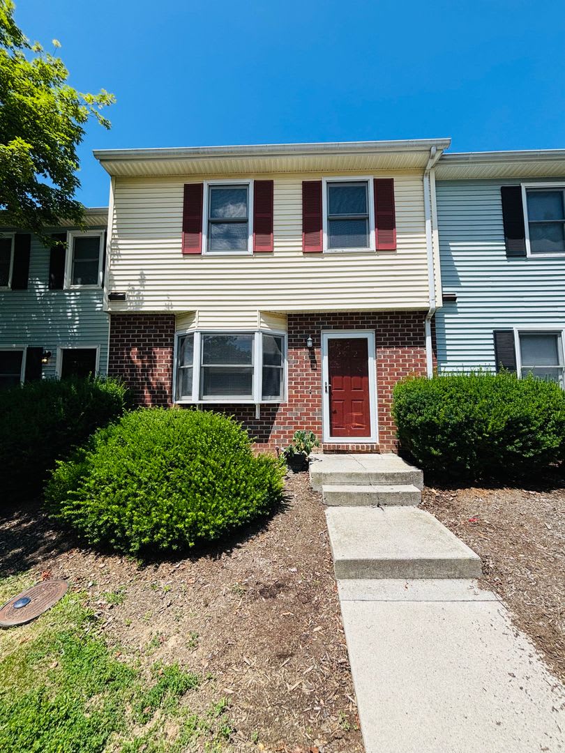 4 Bedroom, 3.5 Bath Townhouse Currently Unavailable; Lease Pending