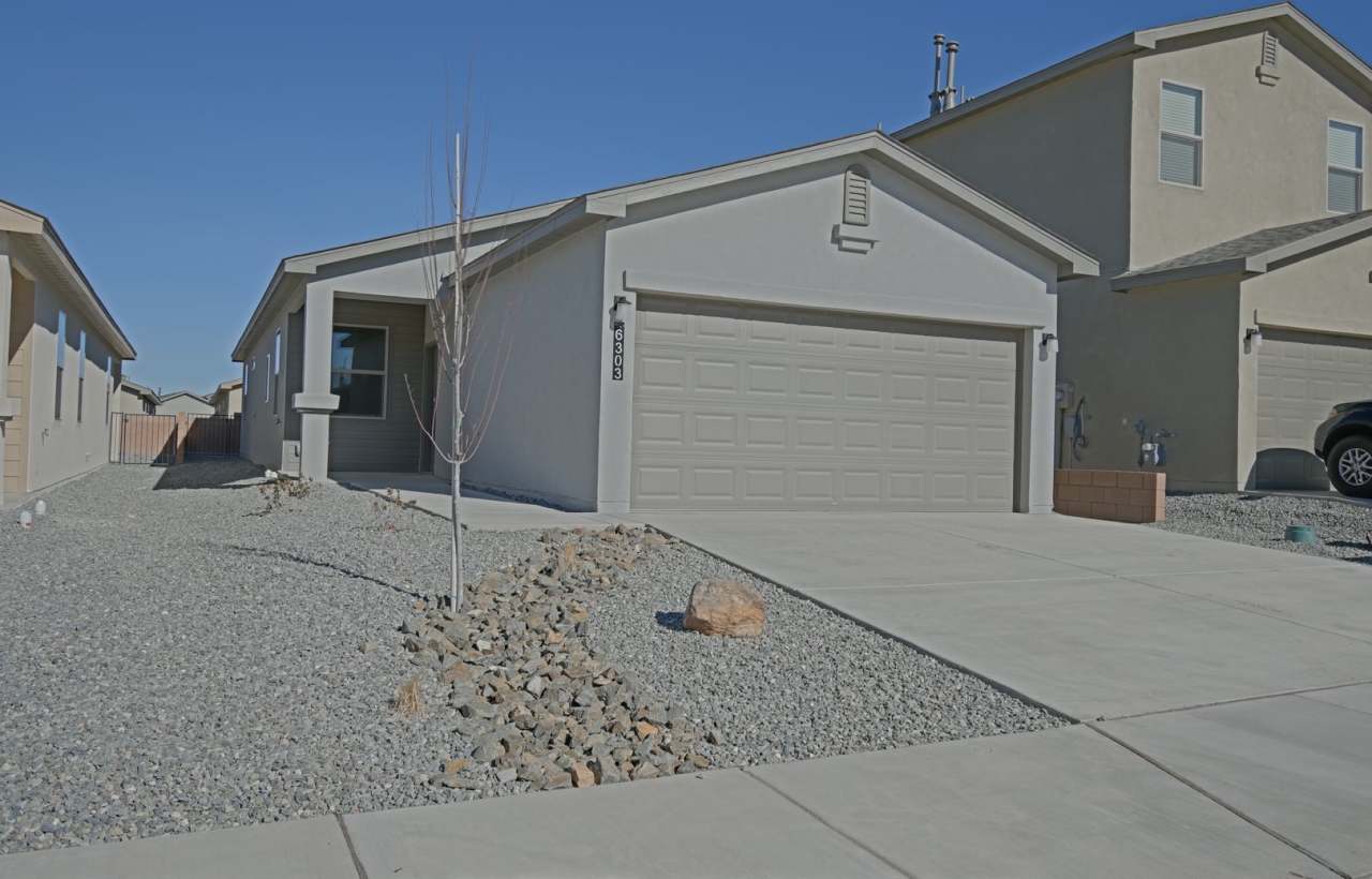 Newer Three Bedroom, Two Bath, Two Car Garage in Rio Rancho!!!!!!!