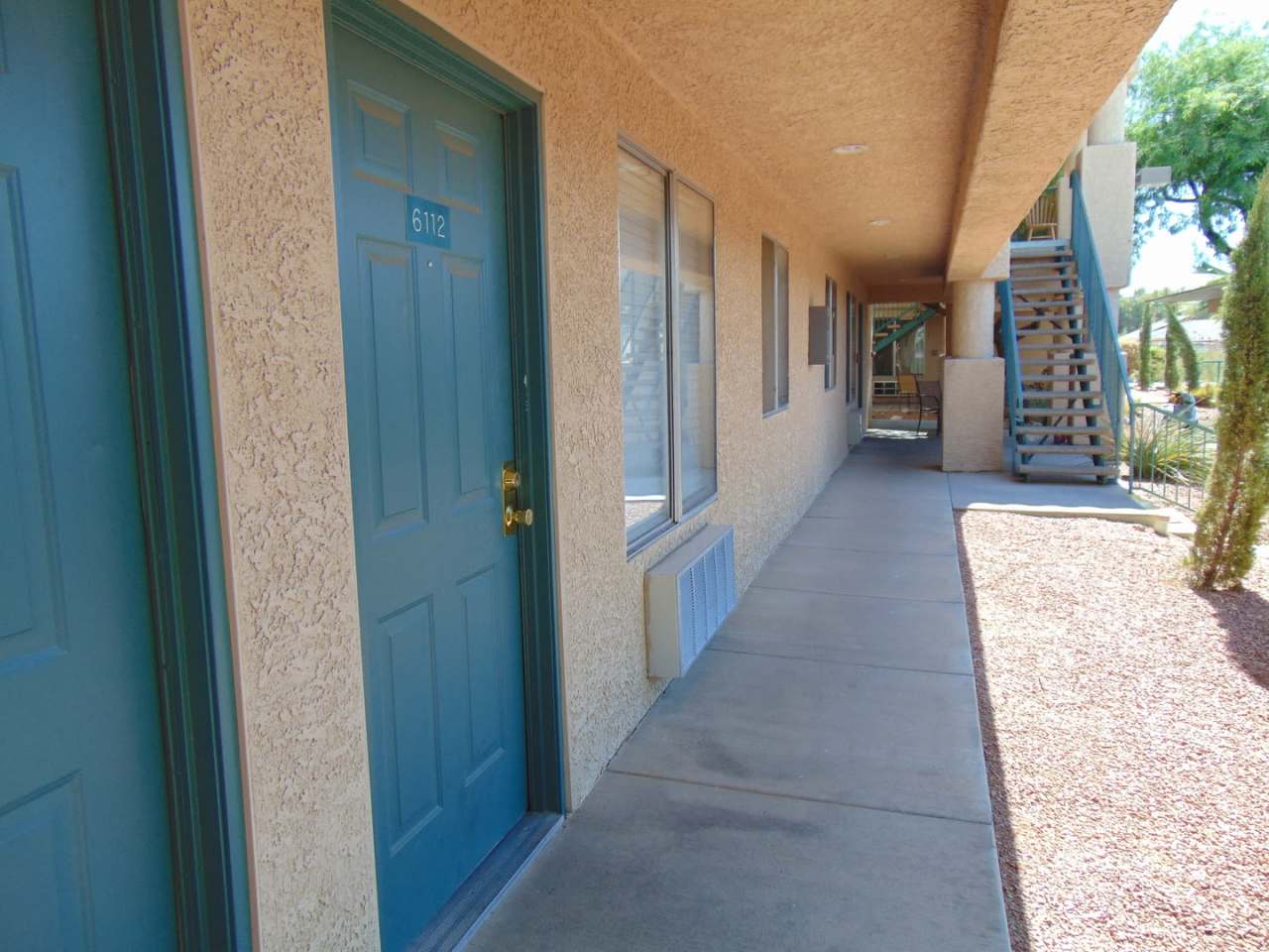 Lower Level Smokey Lane 1 bedroom, 1 bath condo