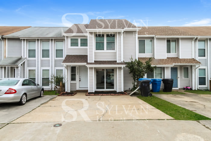 3707 Chimney Creek Drive