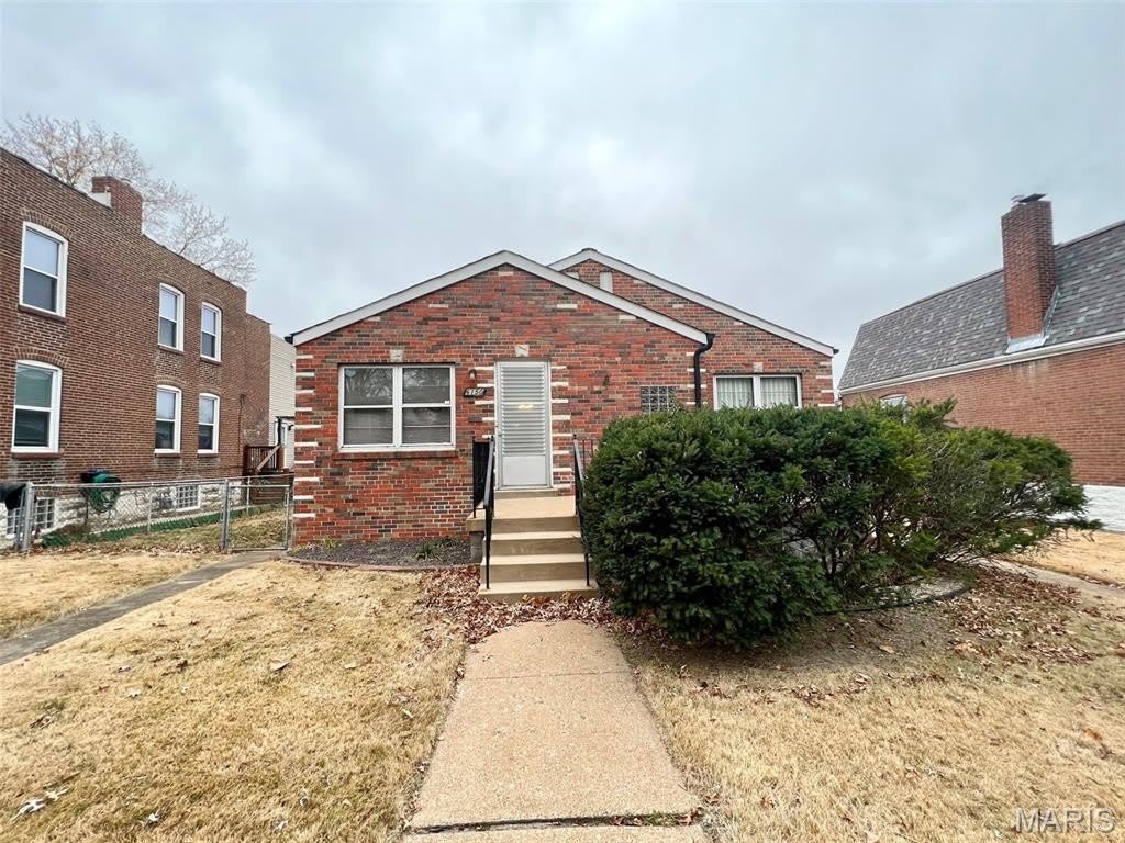 6152 Victoria Avenue