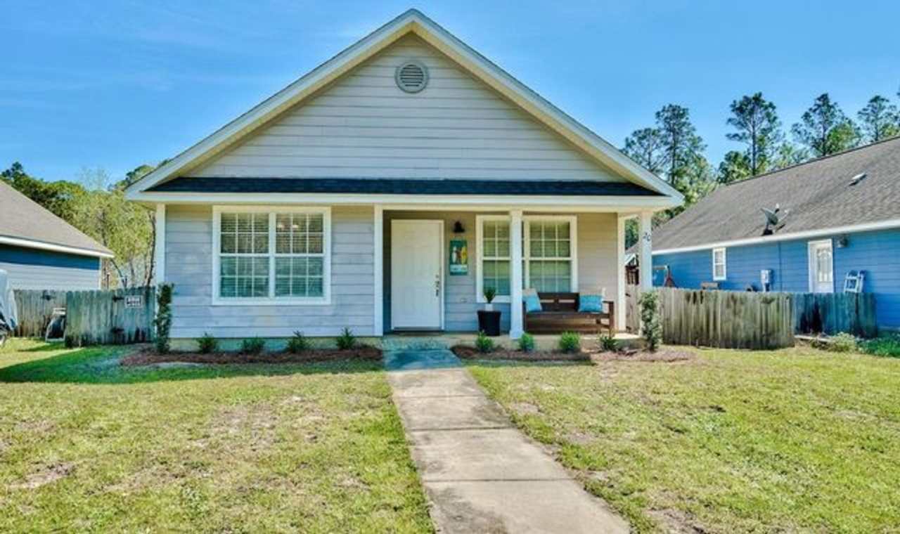 PRICE DROP!! Great 3-bedroom Florida cottage located in the heart of the Town of Santa Rosa