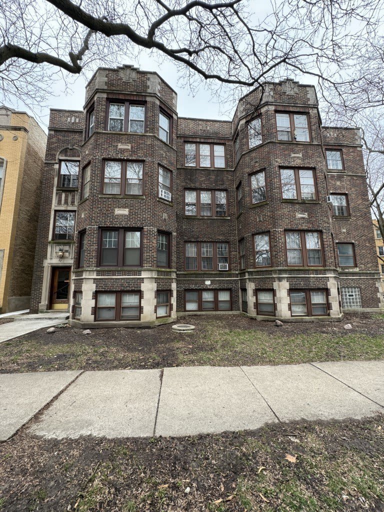 2221 W Arthur Avenue