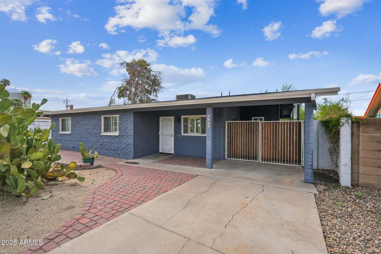 457 W MULBERRY Drive