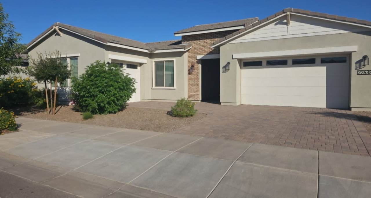 5 BEDROOM 4 BATH SINGLE FAMILY HOME