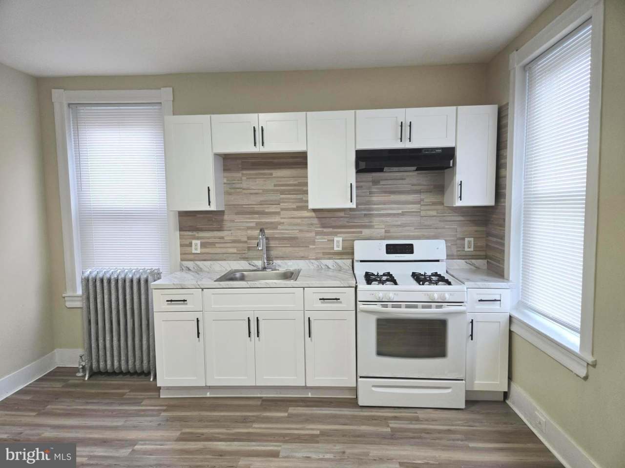 5222 CATHARINE Street unit: 2Nd Fl