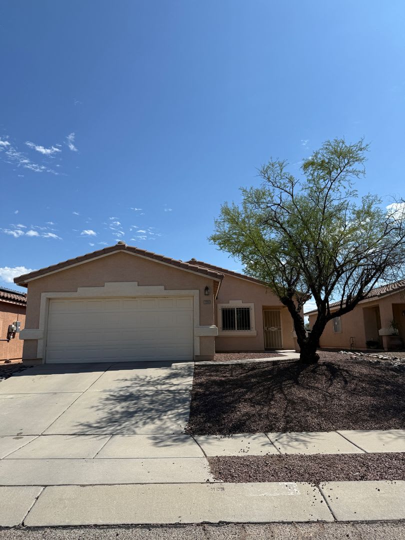 NEW CARPET! 3 Bed / 2 Bath Single Family Home – Spacious, Upgraded  Great Location!