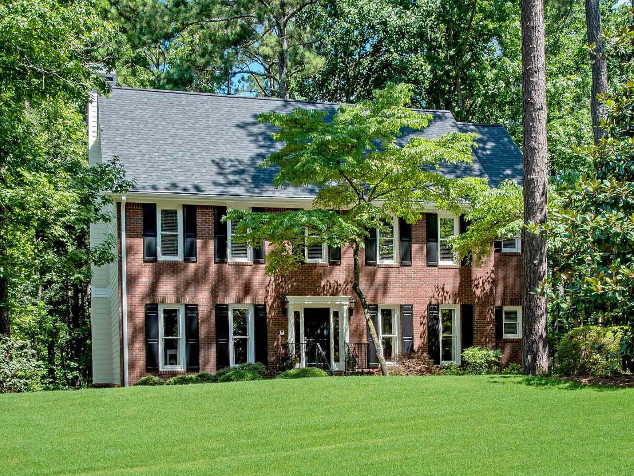 BEAUTIFUL 2-LEVEL COLONIAL-STYLE HOME IN PRESTINE CONDITION IN ALPHARETTA IS READY FOR IMMEDIATE MOVE IN OFFERING 24 MO LEASE