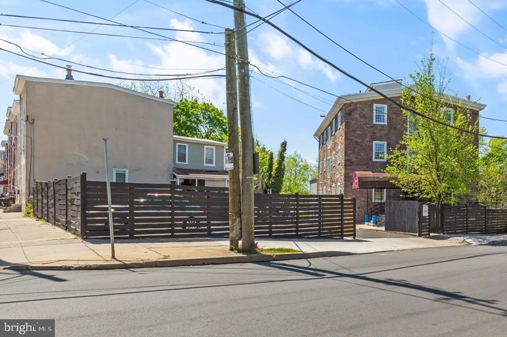 200 W MARSHALL Street