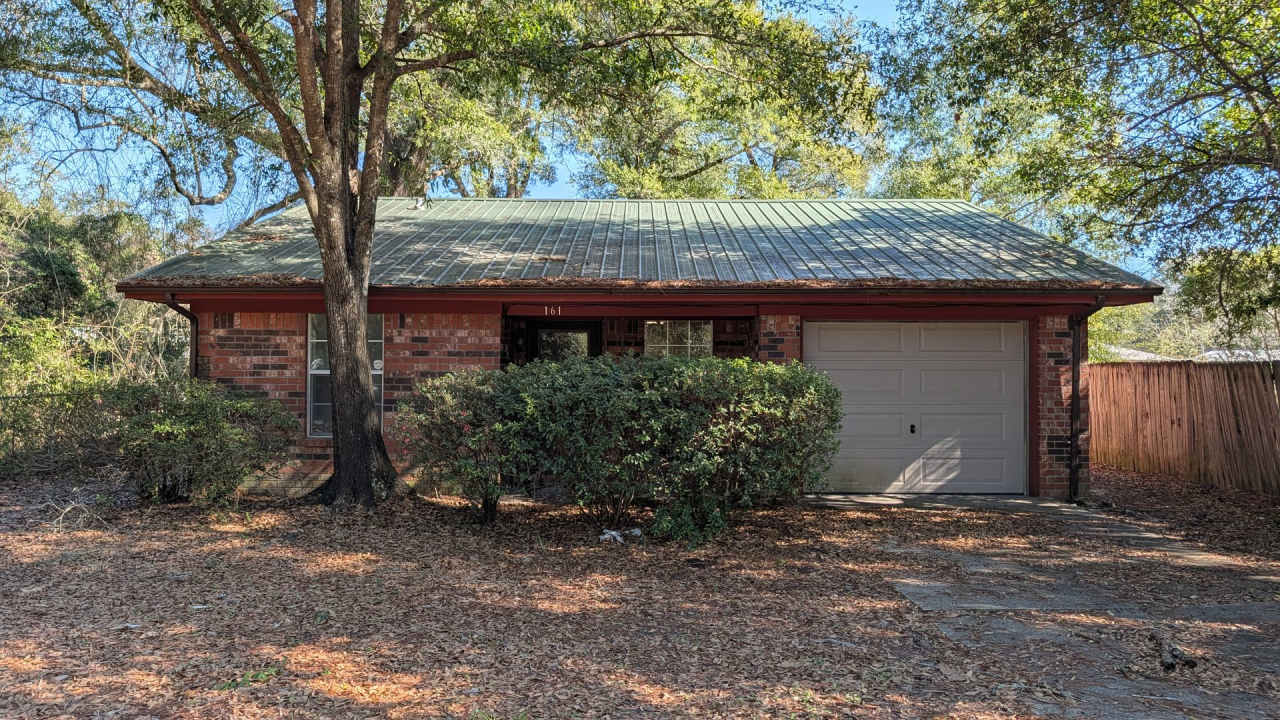 161 Benjamin St Crestview, FL 32536. MOVE IN SPECIAL: HALF OFF first full month of rent!!!