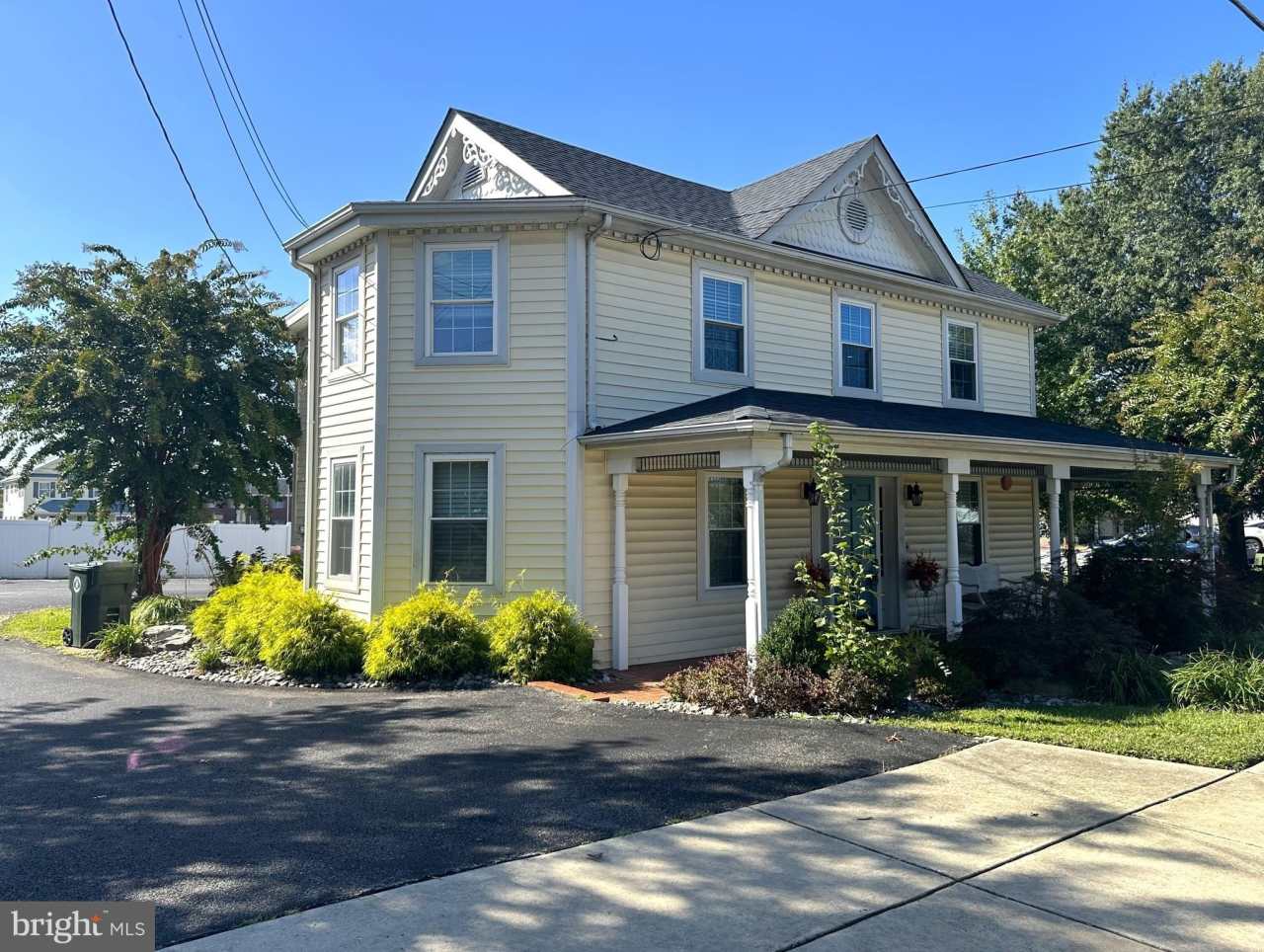 5 OAK AVE N unit: 1-A