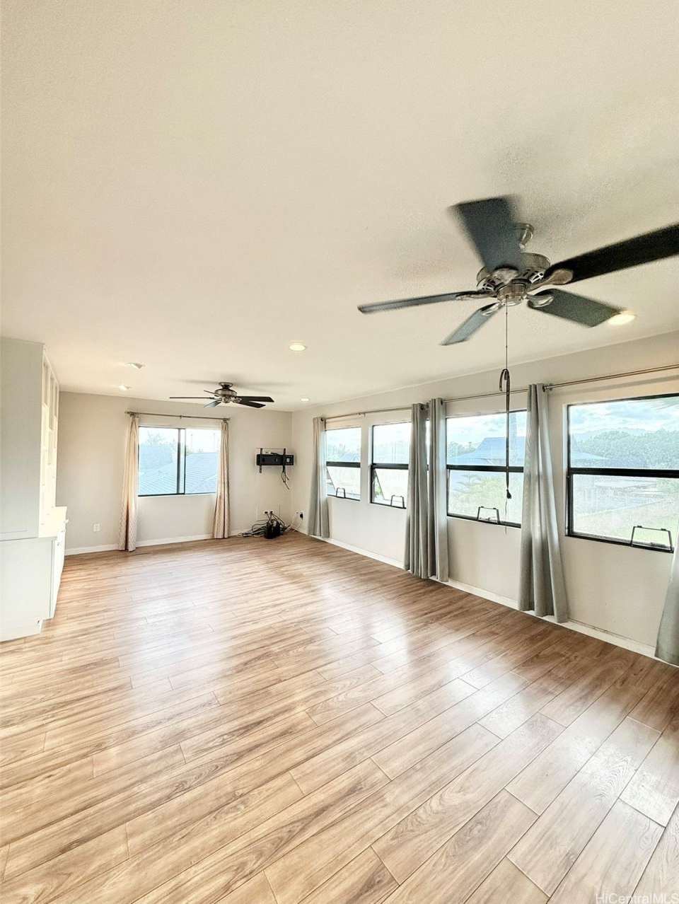 95-349 Kuahelani Avenue unit: T2