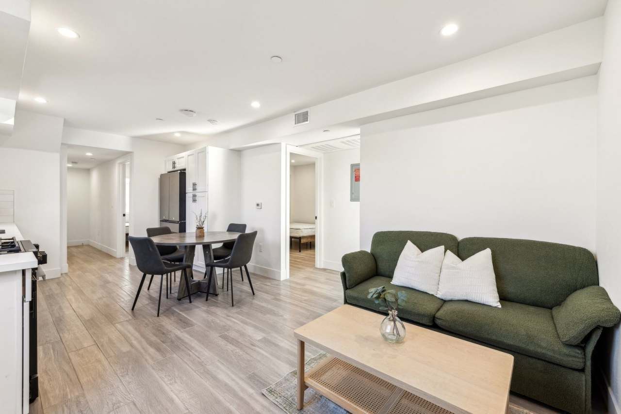 MH 416 N La Fayette Park Pl