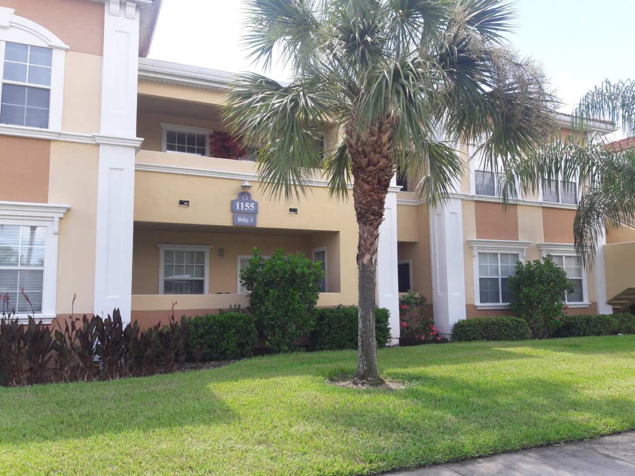 Annual, Unfurnished, ground floor remodeled condo in gated community downtown Sarasota.