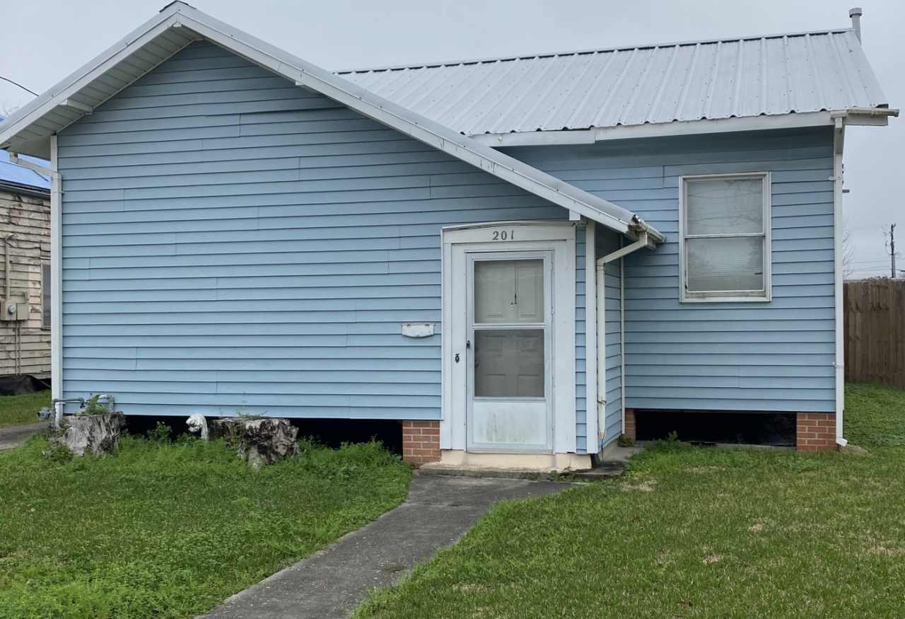 Charming 3-Bedroom, 2-Bathroom Home in the Heart of Downtown Houma